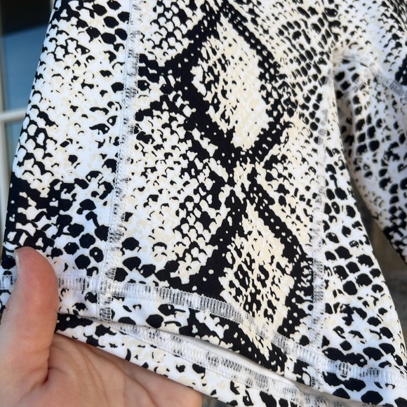 Balance Athletica the Rider Shorts - Python - Picture 6 of 12